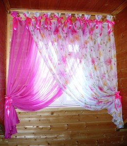 Розовая штора для детской